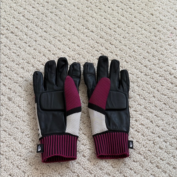 The North Face Riding Gloves - Picture 4 of 5